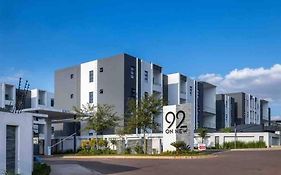 Spacious 2 Bedroom Apartment In Carslwald, Midrand - Business And Family Friendly - 1 Harriet Place